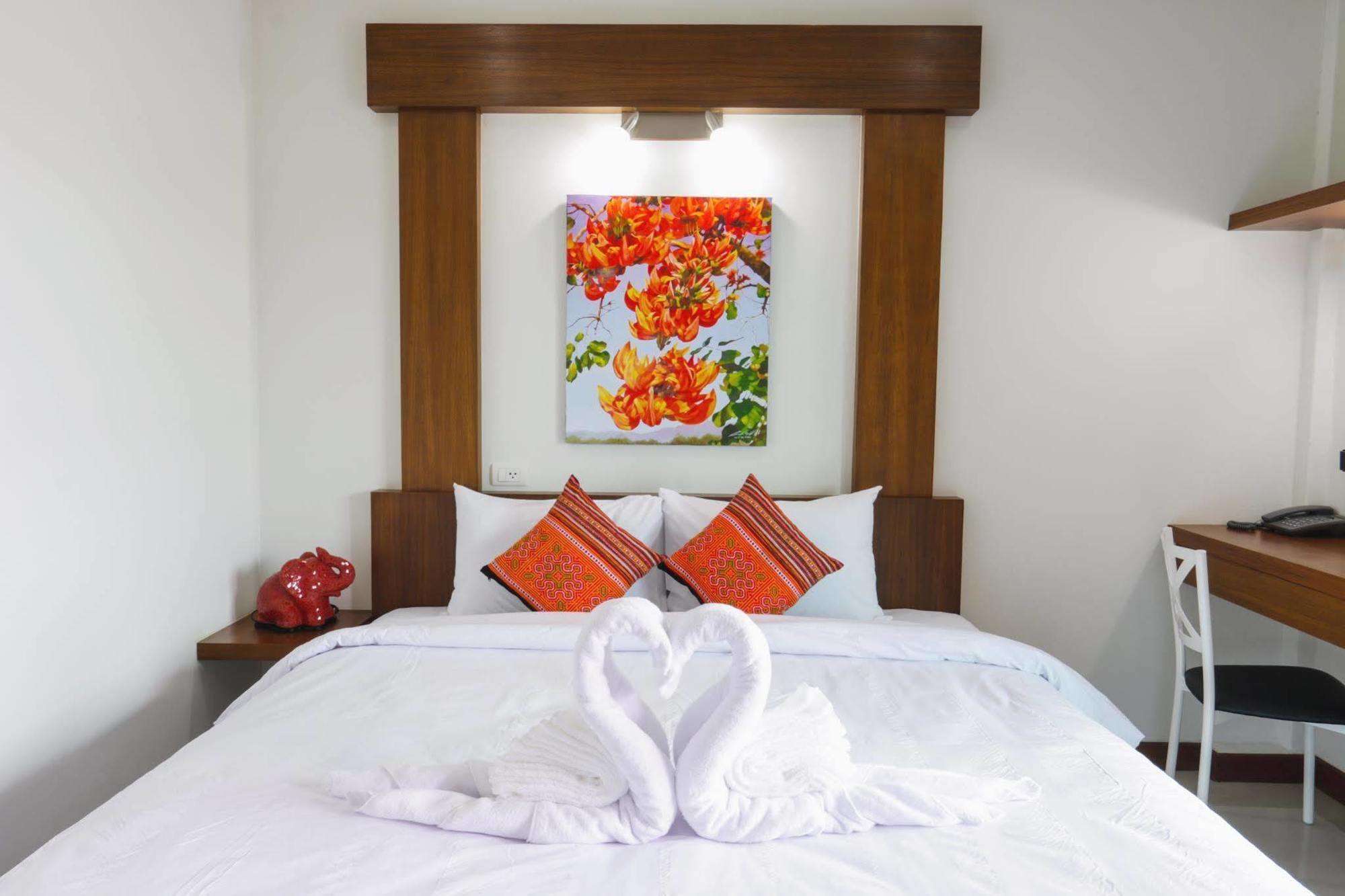 Hotel Cozytel Chiangmai Chiang Mai Exterior foto