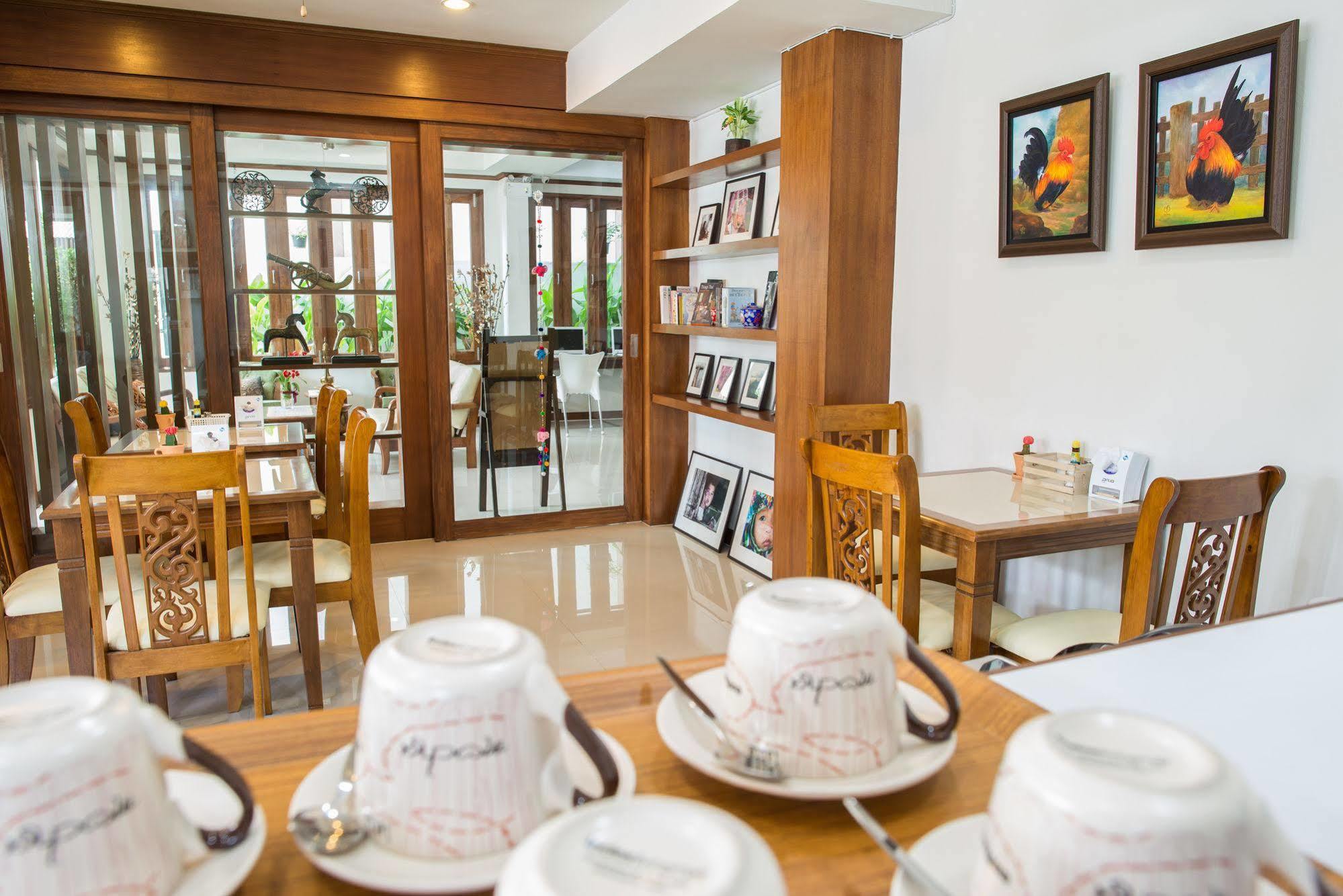 Hotel Cozytel Chiangmai Chiang Mai Exterior foto