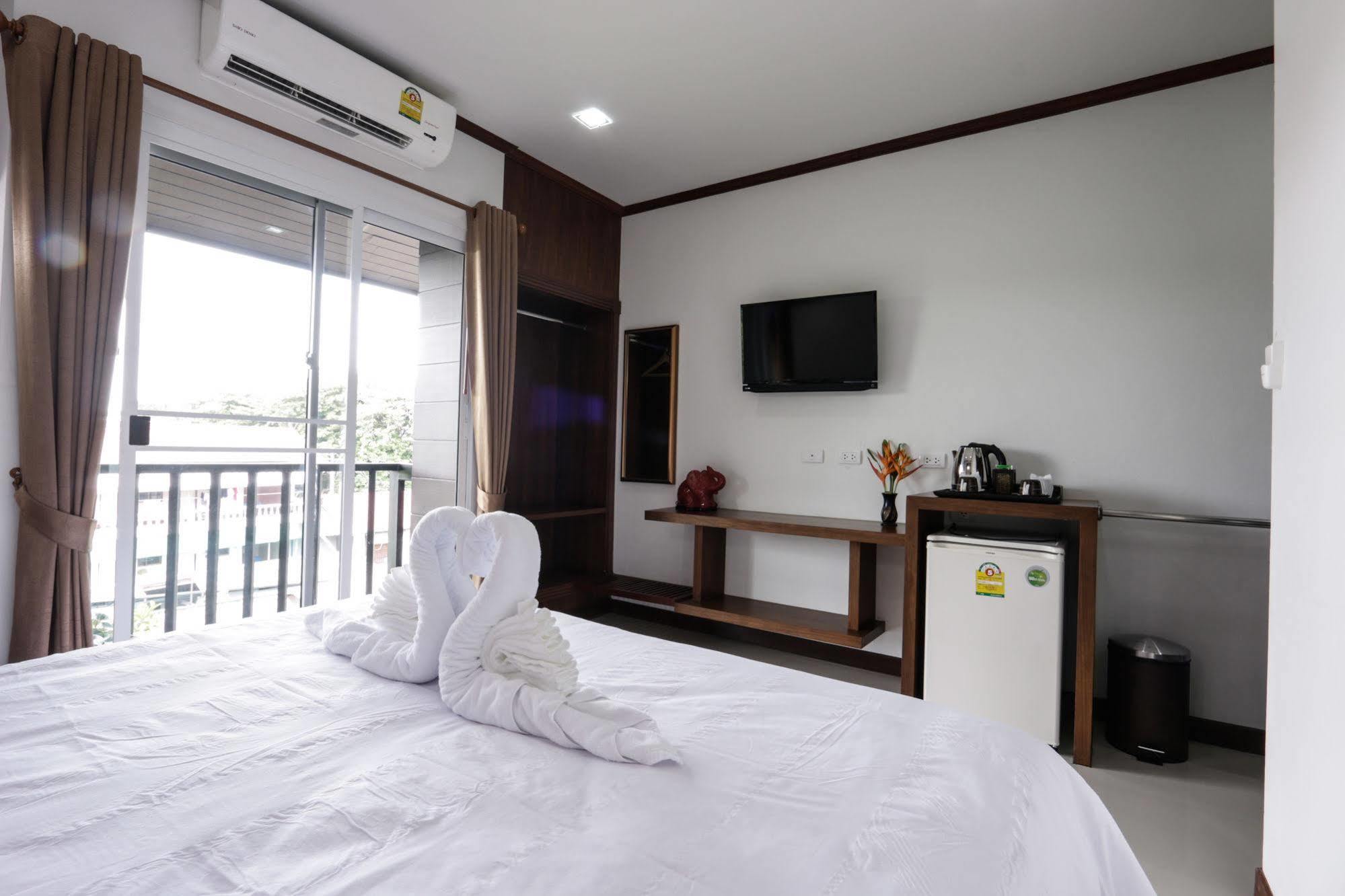Hotel Cozytel Chiangmai Chiang Mai Exterior foto