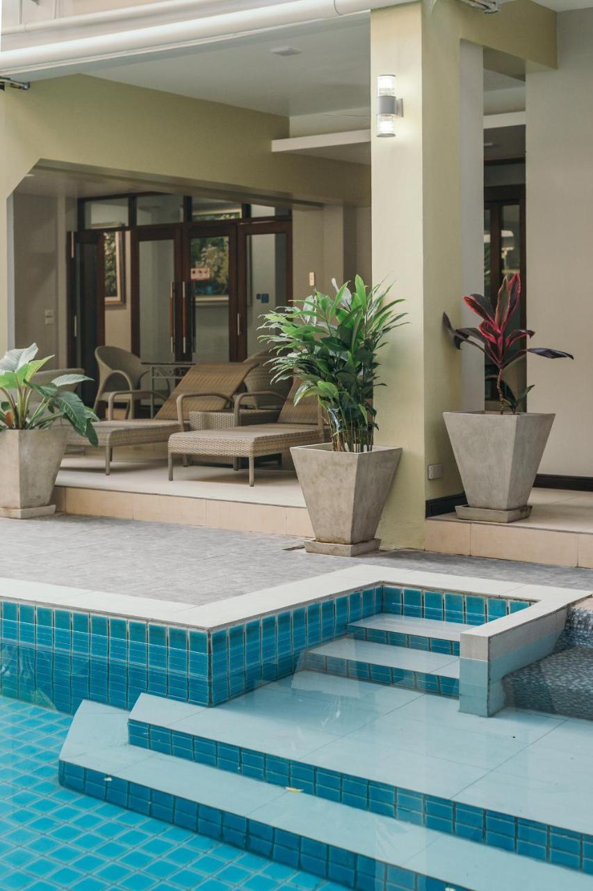 Hotel Cozytel Chiangmai Chiang Mai Exterior foto